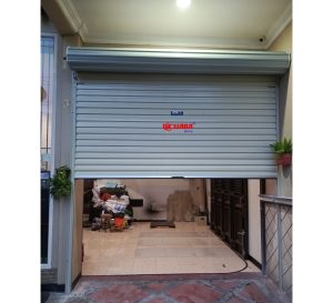 Rolling Door Jenis One Sheet ini merupakan product Unggulan dari Nirwana Group, Product ini paling banyak di minati oleh kalangan masyarakat. Karena tampilannya yang lebih elegant dan bersih di bandingkan dengan Rolling Door jenis Alumunium.