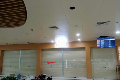 Nirwana Group telah menyelesaikan Pemasangan Pintu Rolling Door One Sheet 70cm Perforated di Indomaret Bandara Juanda T2, Surabaya Jawa Timur