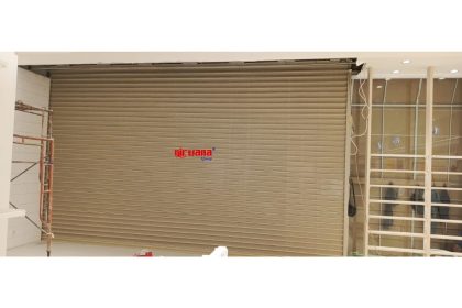 Pemasangan Pintu Rolling Door Electric Full Perforated Ketebalan 1,2mm Tenant Fisik Sport Pakuwon City Mall Surabaya, Jawa Timur.