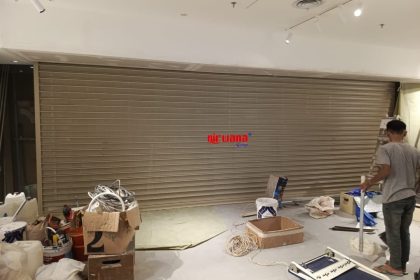 Pemasangan Rolling Door Electric Full Perforated Ketebalan 1,2mm di Tenant Fisik Football Tunjungan Plaza 5 Mall Surabaya