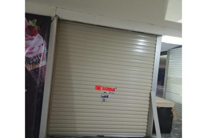 Rolling Door Jenis One Sheet ini merupakan product Unggulan dari Nirwana Group, Product ini paling banyak di minati oleh kalangan masyarakat. Karena tampilannya yang lebih elegant dan bersih di bandingkan dengan Rolling Door jenis Alumunium. Rolling Door One Sheet ini berbahan matrial dari colorbind® product of BlueScope Indonesia, dan sudah Full Pabrikasi, dengan berfinising cat oven ( Powder Coating ) menjadikan Pintu ini awet dan tidak mudah mengelupas. Dilapisi dengan anti karat sehingga Pintu ini awet digunakan dalam jangka waktu yang lama. Pintu ini juga tidak berisik pada saat dibuka dan ditutup, karena Pintu ini dilengkapi dengan karet nilon disisi kanan dan kiri. Rolling Door One Sheet ini memiliki beberapa pilihan yaitu : Solid ( Polos/Artless), 3 Line Perforated ( Semi Perforated), Full Perforated