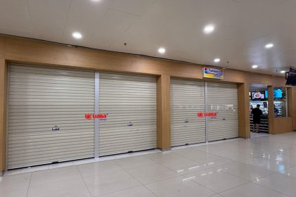 Pemasangan Rolling Door One Sheet 70cm Perforated di Indomaret Bandara Juanda Surabaya.