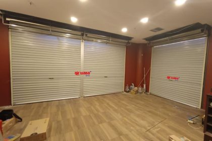 Pemasangan Rolling Door One Sheet Full Perforared di Photolookup Rita Mall Purwokerto