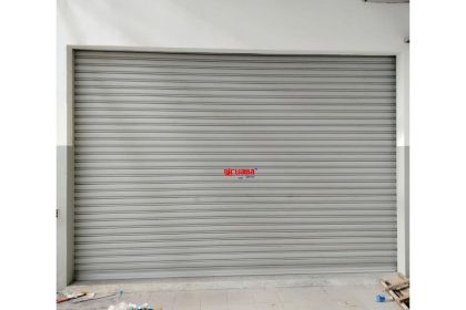 Pemasangan Rolling Door Electric Full Perforated Ketebalan 0,8mm di Showroom BYD Arista Yogyakarta