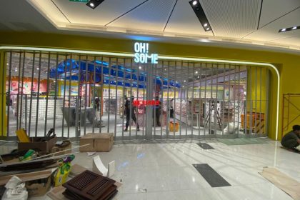 Pemasangan Aluminium Polycarbonate Folding Door di OH! SOME di Pakuwon Mall Bekasi, Jawa Barat.