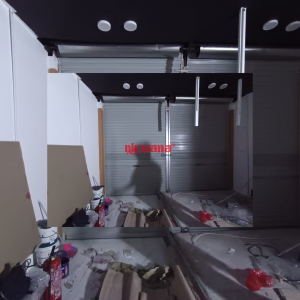 Pemasangan Rolling Door One Sheet 30cm Perforated Tenant Luuca Bandara Juanda Surabaya