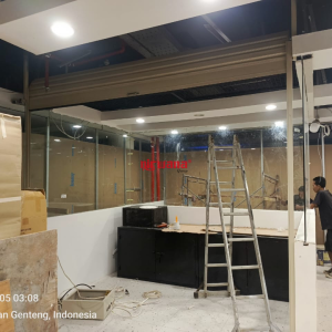 Pemasangan Rolling Door One Full Perforated Tenant WTC Mall Surabaya 