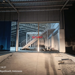 Pemasangan Rolling Door One Sheet Polos di Gudang Roda Pratama Asia Kediri 