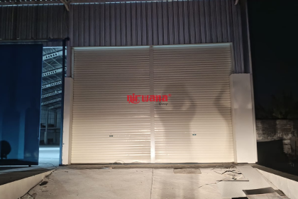 Pemasangan Rolling Door One Sheet Polos di Gudang Roda Pratama Asia Kediri