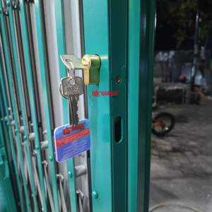Pemasangan Pintu Harmonika Rasional D di Pentol Gomes Gresik
