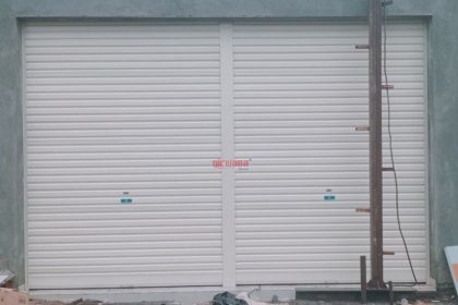 Pemasangan Rolling Door One Sheet Polos di PT Mulia Pratama Fimadani Pandowoharjo, Sleman.