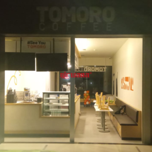 Pemasangan Rolling Door One Sheet Full Perforated di Tomoro Coffee Bypass Ngurah Rai, Bali oleh Nirwana Group Surabaya