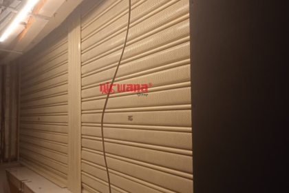 Pemasangan Rolling Door Electric 30cm Perforated di Tenant Yoshinota Tunjungan Plaza Surabaya