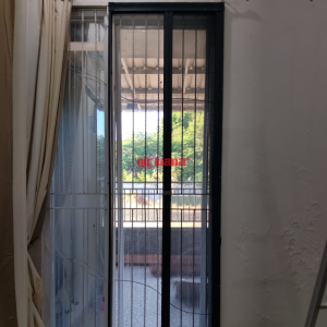 Pemasangan Folding Mesh Door di Sidoarjo oleh Nirwana Group Surabaya