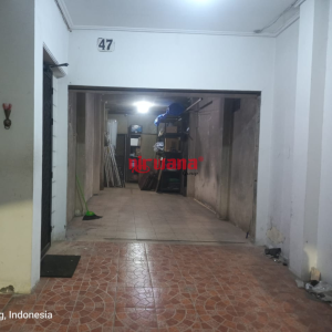 Pemasangan Rolling Door One Sheet di Ngagel Surabaya oleh Nirwana Group Surabaya