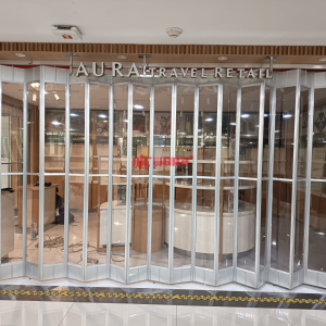pemasangan Alumunium Polycarbonate Folding Door di Tenant Aura Travel Bandara I Gusti Ngurah Rai Bali