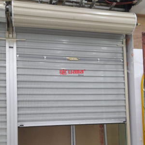Pemasangan Rolling Door One Sheet Full Perforated di Salon Christoper – Ciputra World Surabaya